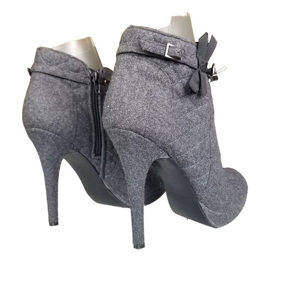 Platform stiletto ankle booties size 7.5 gray quilted - Picture 4 of 12